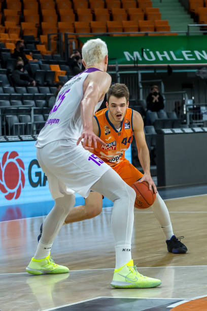 中前场球员 中前场球员